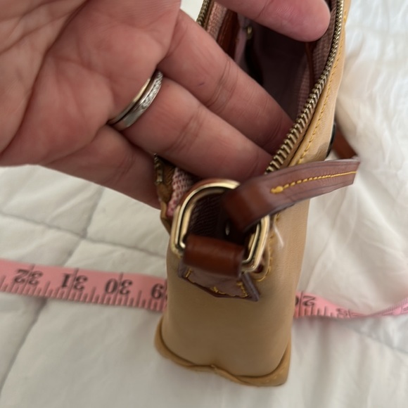 Authentic Dooney Bourke clutch - Picture 8 of 9